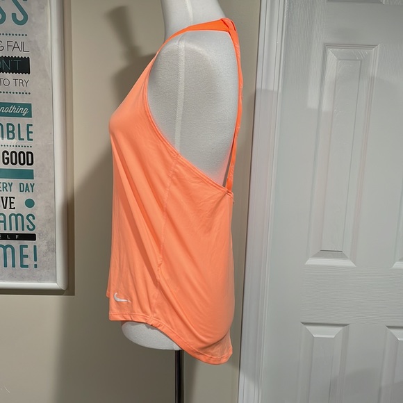 Nike Dri-Fit top in orange. Back straps unique. - Picture 4 of 7